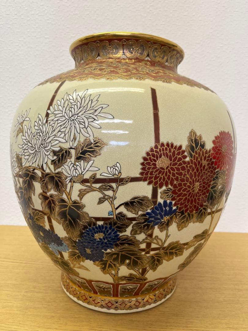 薩摩焼　花鳥風月図　金彩絵付壺　花瓶　アンティーク　インテリア