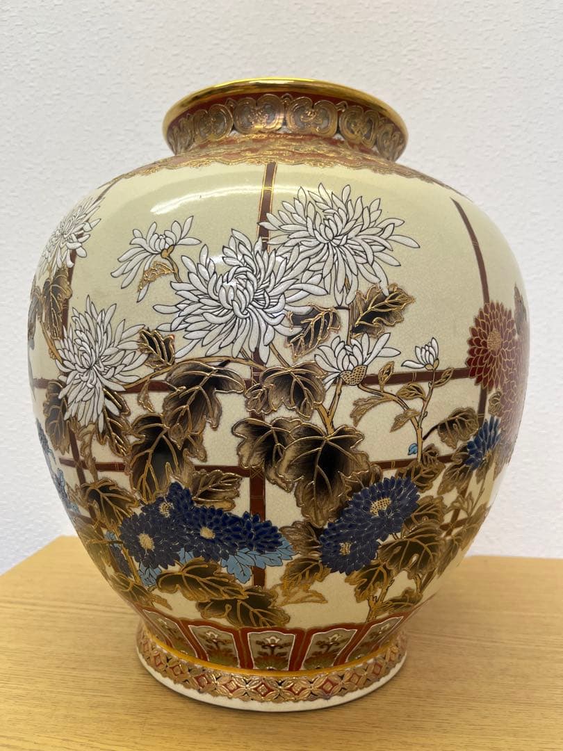 薩摩焼　花鳥風月図　金彩絵付壺　花瓶　アンティーク　インテリア