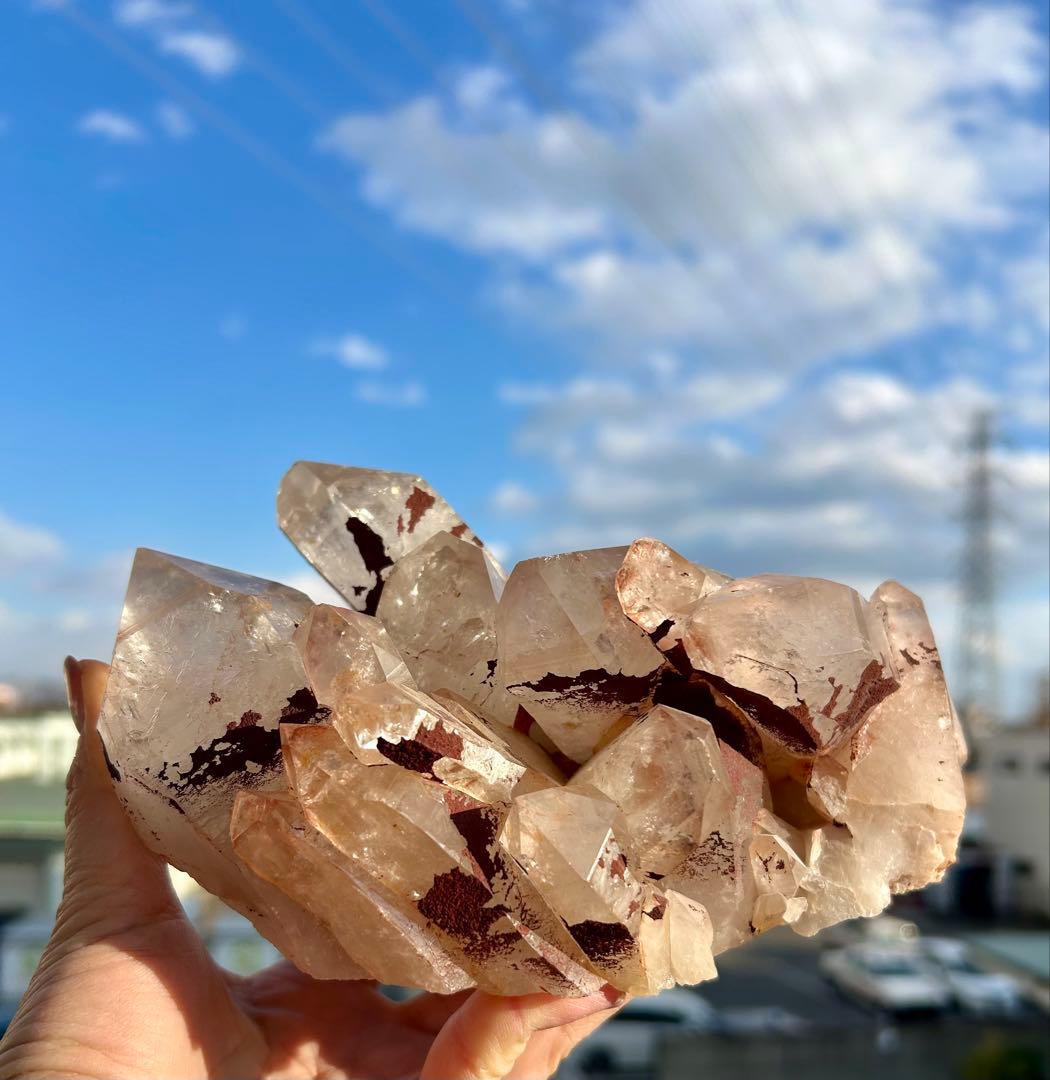 1.6kg❣️⭐️マダガスカル産　水晶クラスター　浄化　虹　キラキラ　癒し⭐️