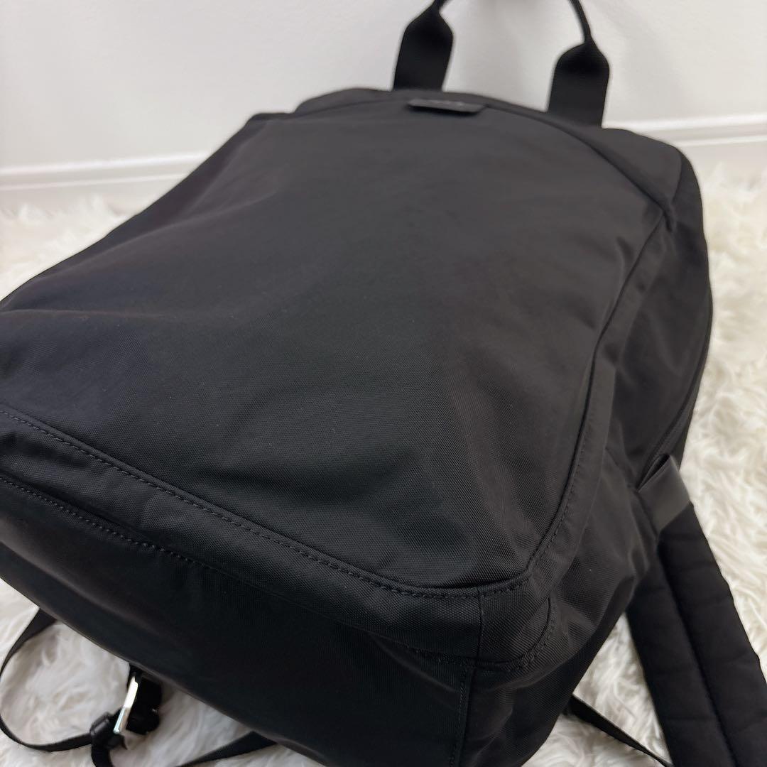 未使用級✨agnes b アニエスベー ナイロンリュック 黒 多ポケット