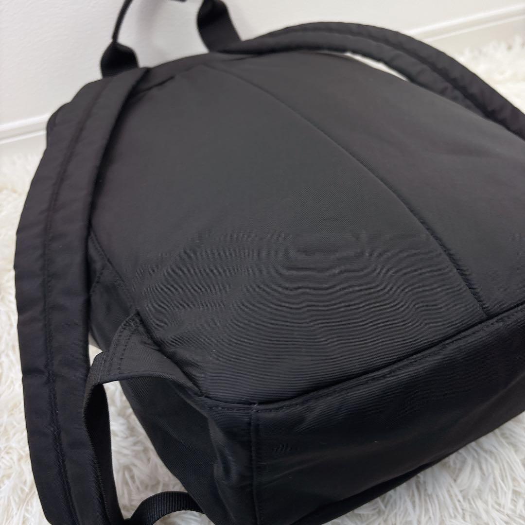 未使用級✨agnes b アニエスベー ナイロンリュック 黒 多ポケット