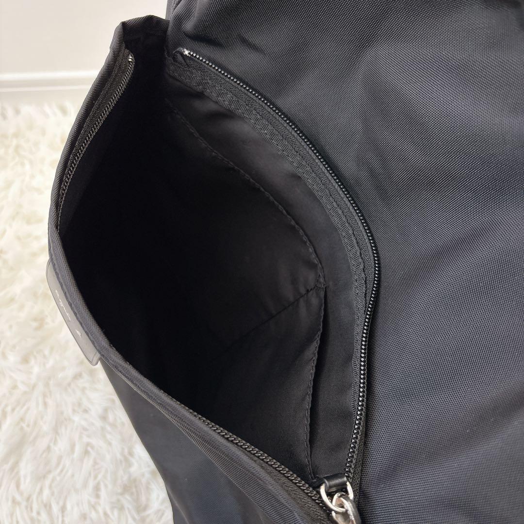 未使用級✨agnes b アニエスベー ナイロンリュック 黒 多ポケット