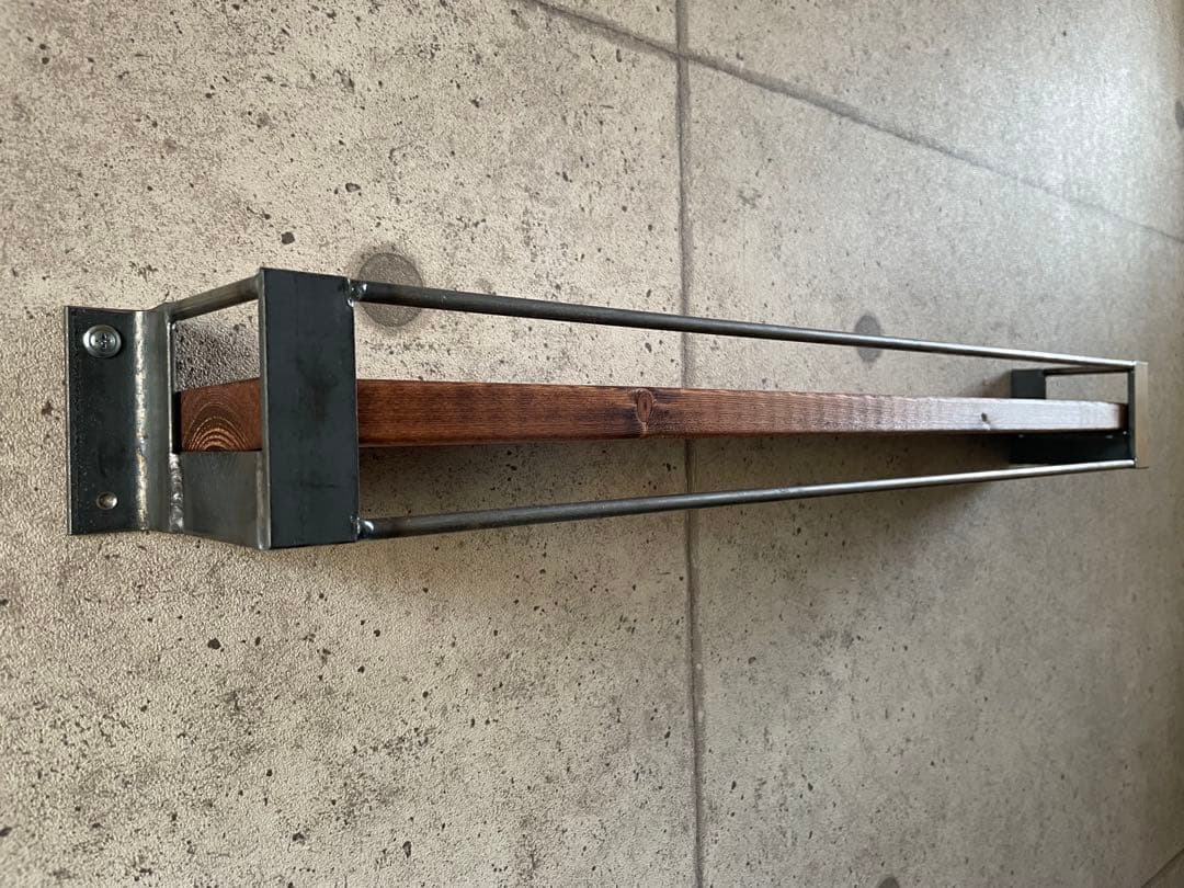 ウォールシェルフ　アイアン壁掛けラック　コレクションラック　ハンドメイド