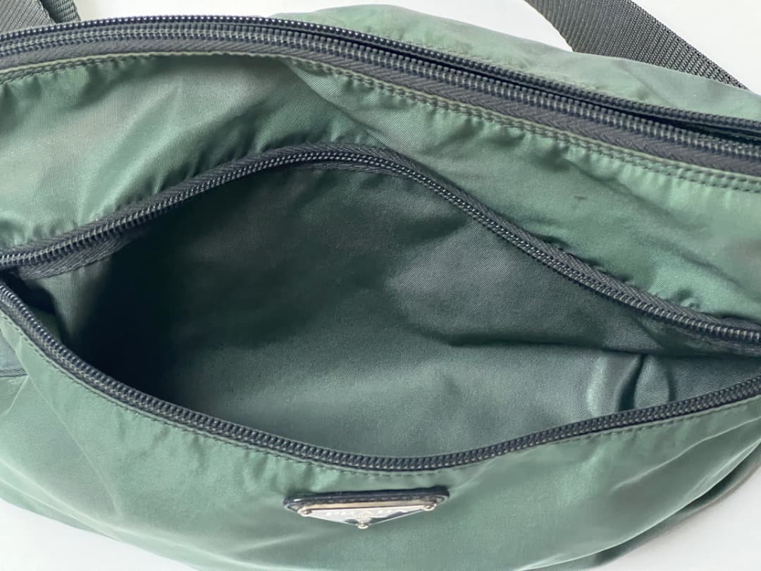 PRADA プラダ 斜め掛け ショルダーバッグ 三角ロゴプレート