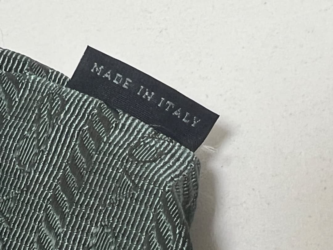 PRADA プラダ 斜め掛け ショルダーバッグ 三角ロゴプレート