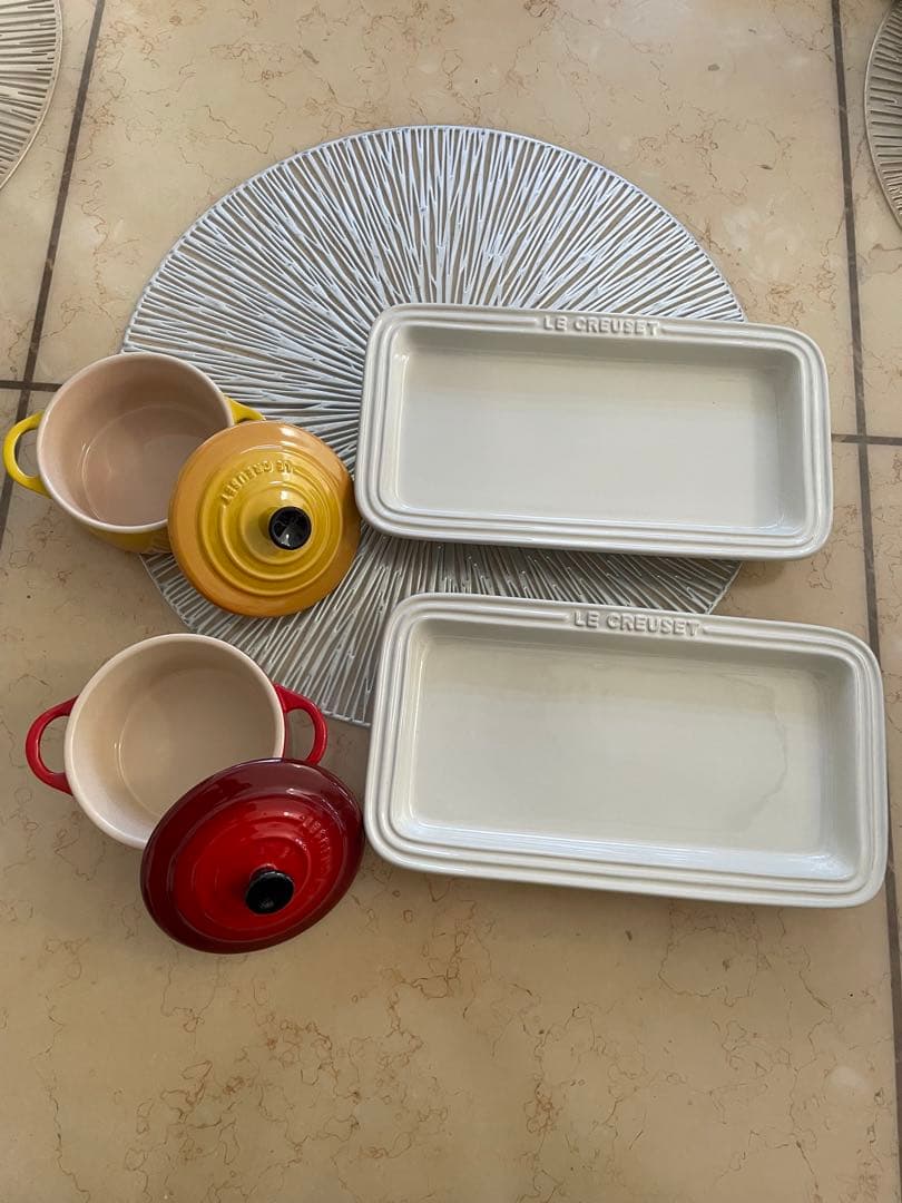 LE CREUSET ミニココットセット 赤 黄色 2個＆四角プレート2個