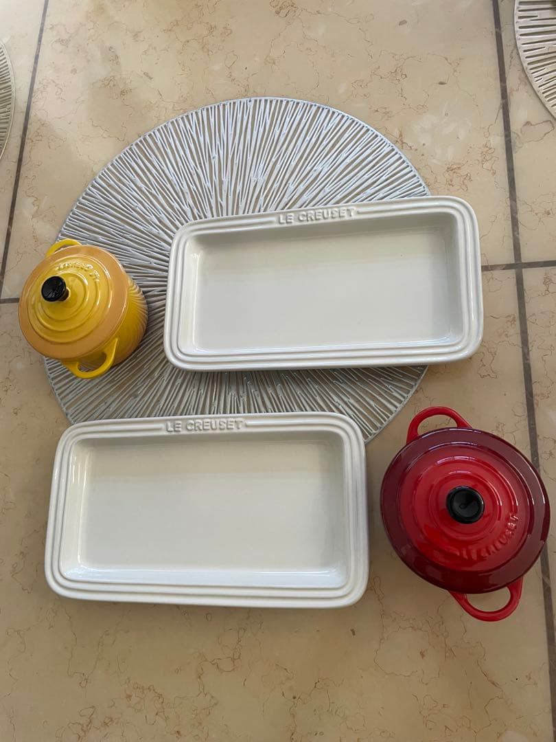 LE CREUSET ミニココットセット 赤 黄色 2個＆四角プレート2個