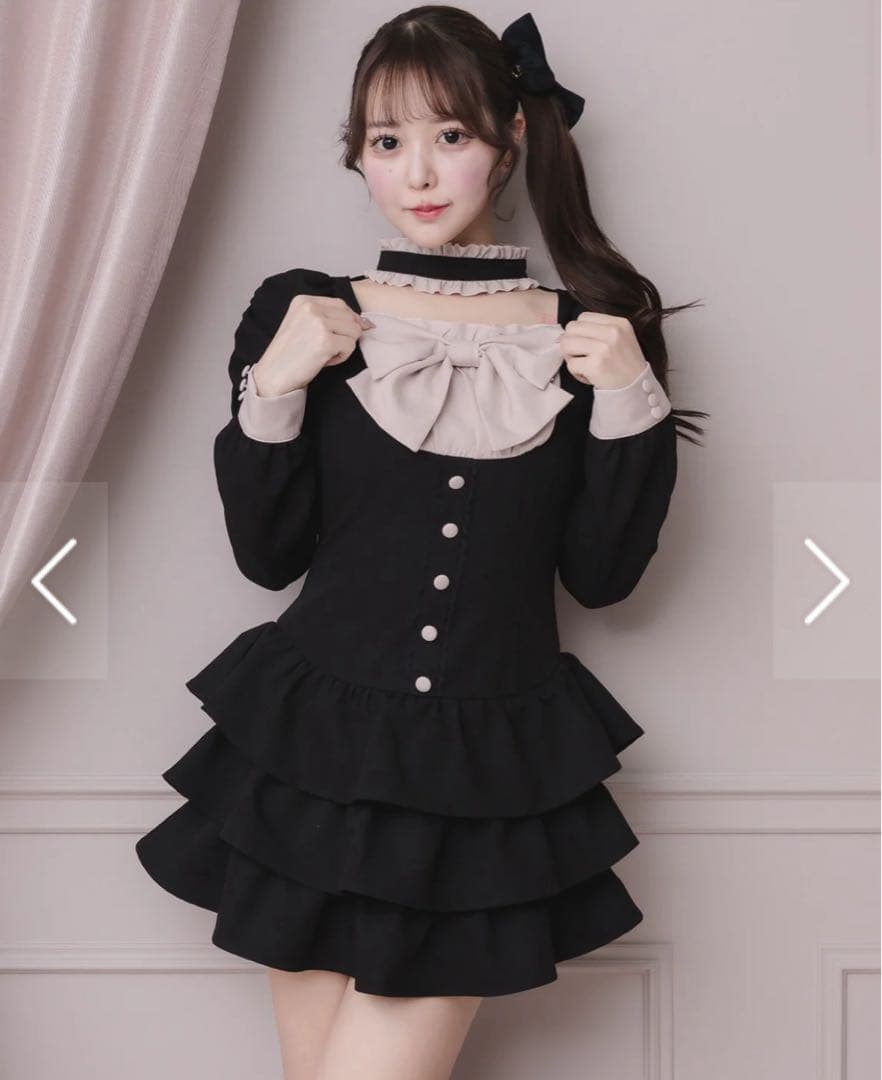 pium ぴうむ フロントリボンチョーカーティアードミニワンピ ブラック×ピンク