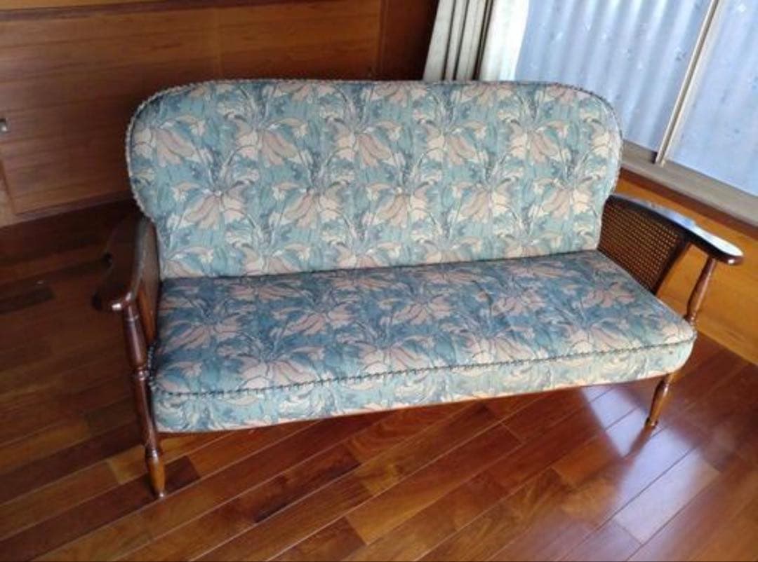 ●カリモク　ヴィンテージ2人掛けソファ 木製フレーム × 花柄ファブリック