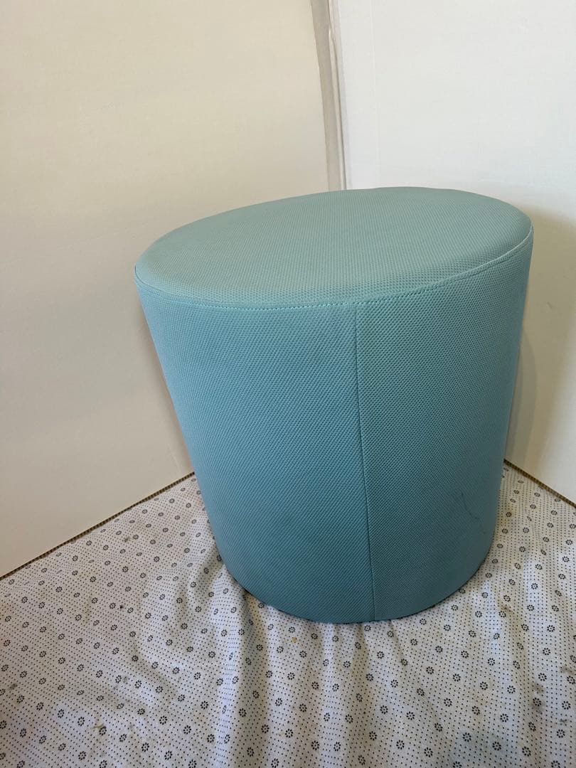 オカムラ スツール ①