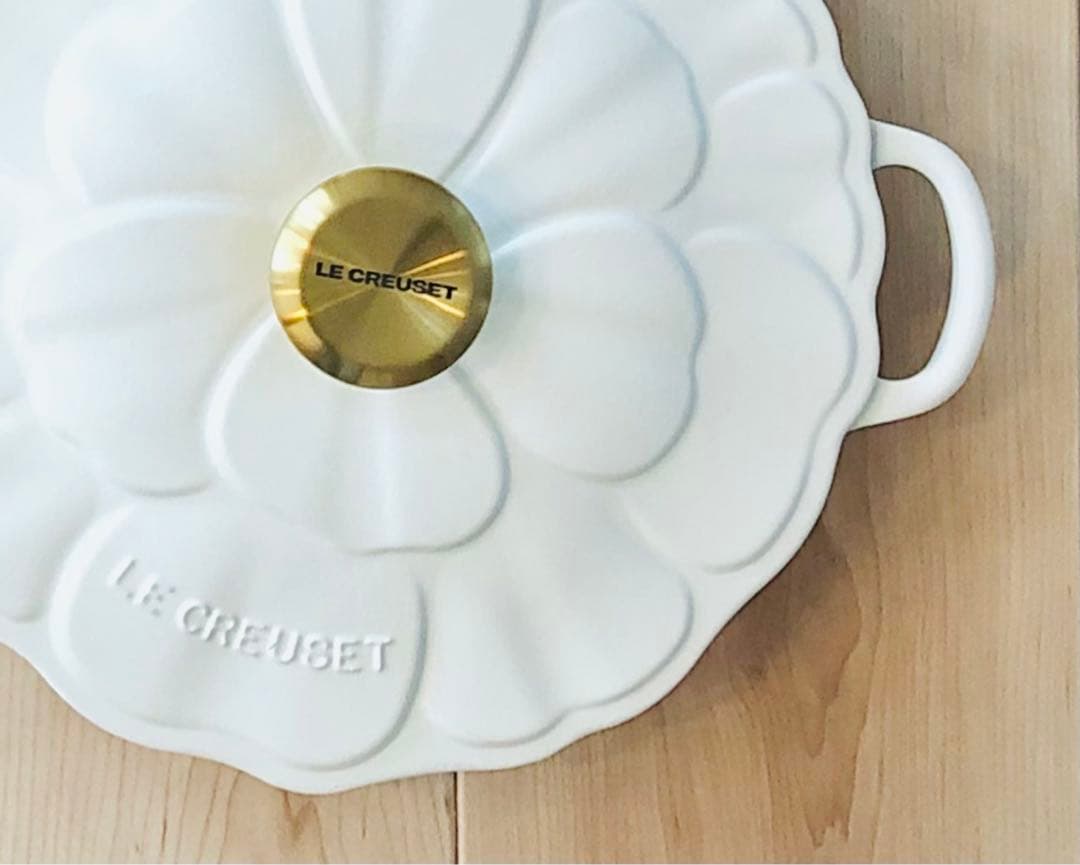 ル・クルーゼ　シグニチャー ビュッフェ・キャセロール 26cm ペタルレリーフ