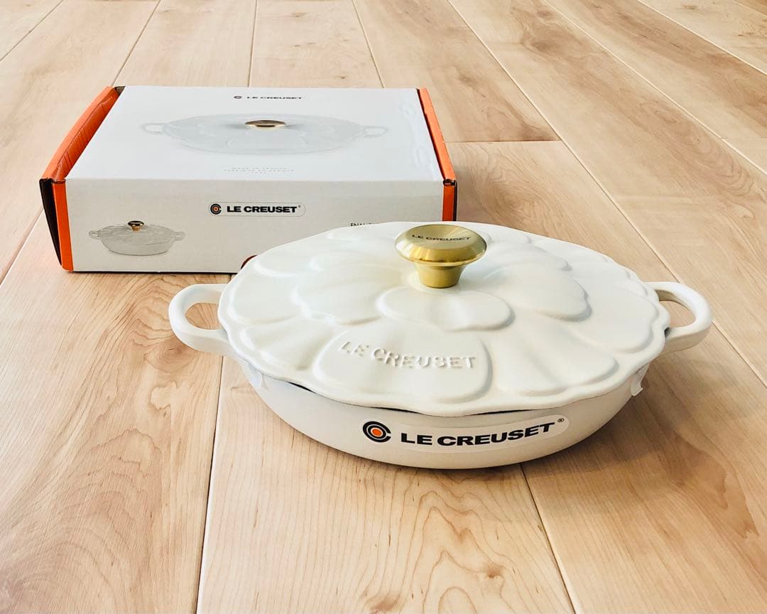 ル・クルーゼ　シグニチャー ビュッフェ・キャセロール 26cm ペタルレリーフ