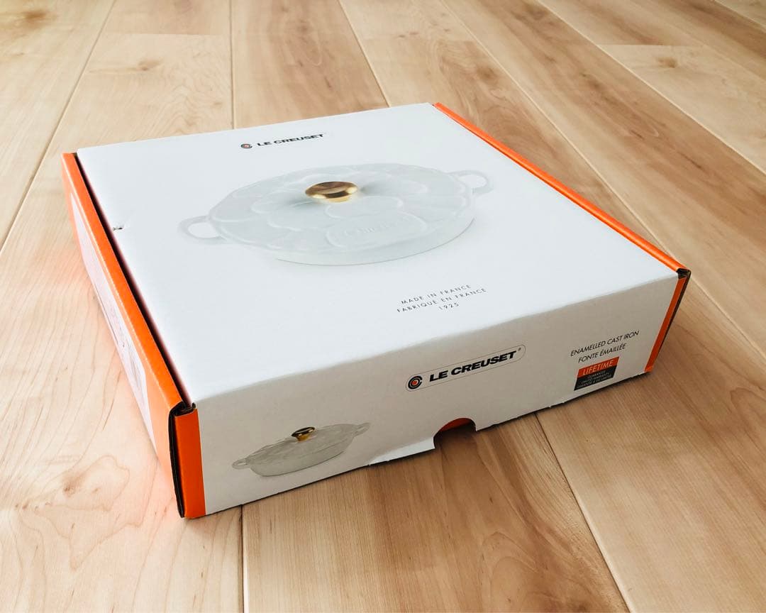 ル・クルーゼ　シグニチャー ビュッフェ・キャセロール 26cm ペタルレリーフ