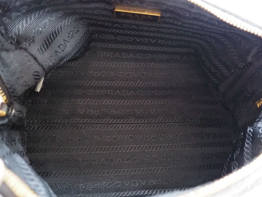 PRADA プラダ レザー コスメポーチ　化粧