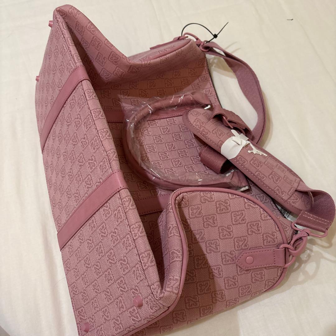 ジョーダン(JORDAN)モノグラム ダッフル バッグ　ボストンバッグ　ピンク