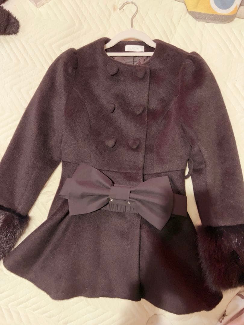 pium ハートボタンリボンベルトジャギーコート