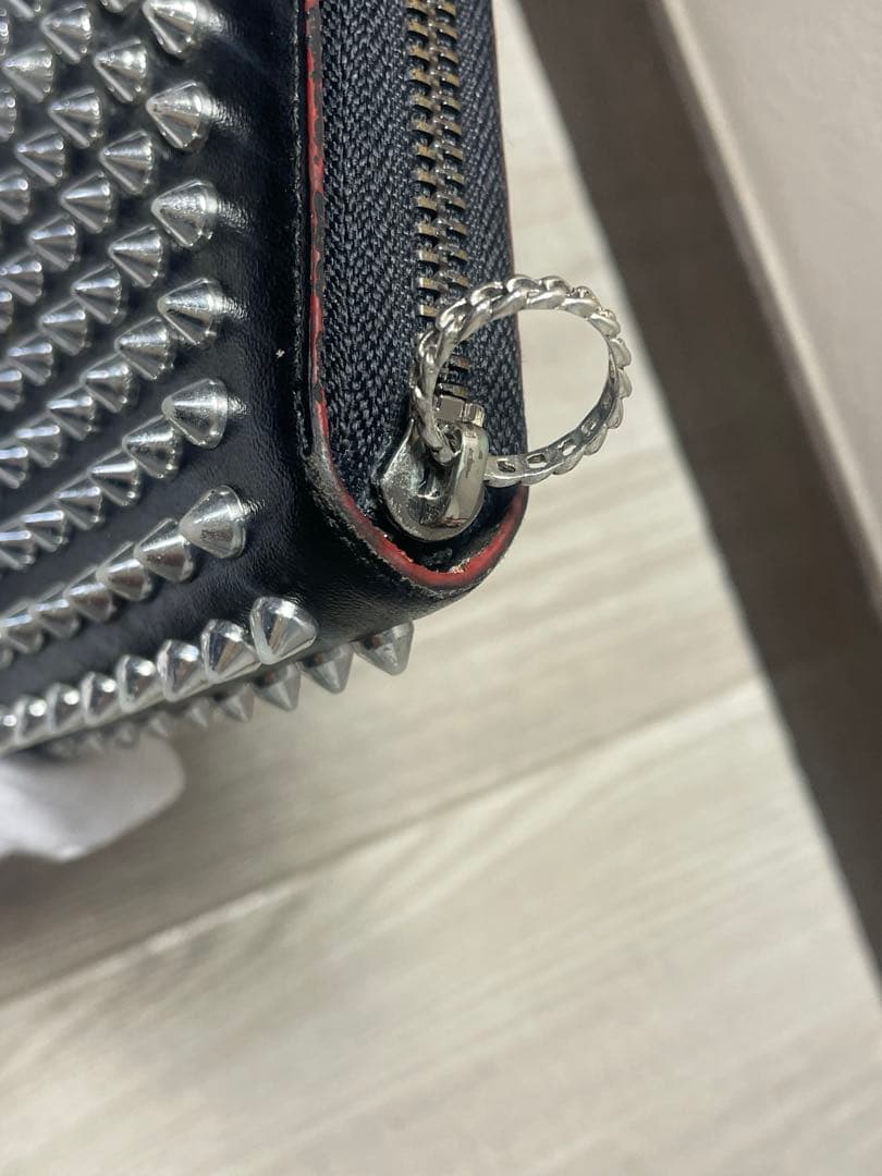 Christian Louboutinクリスチャンルブタン　長財布　スタッズ