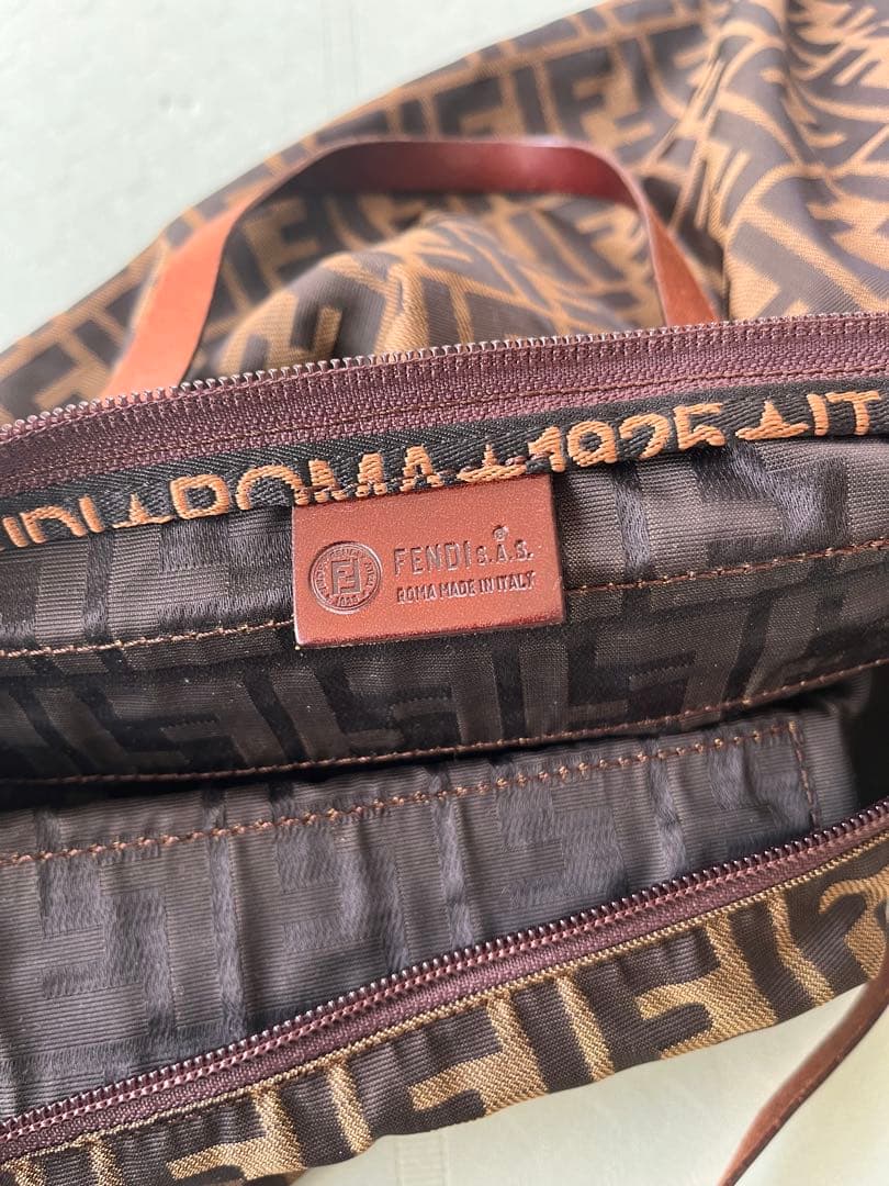 美品　FENDI ボストンバッグ　折り畳み可　大容量　ズッカ　キャンバス　レザー