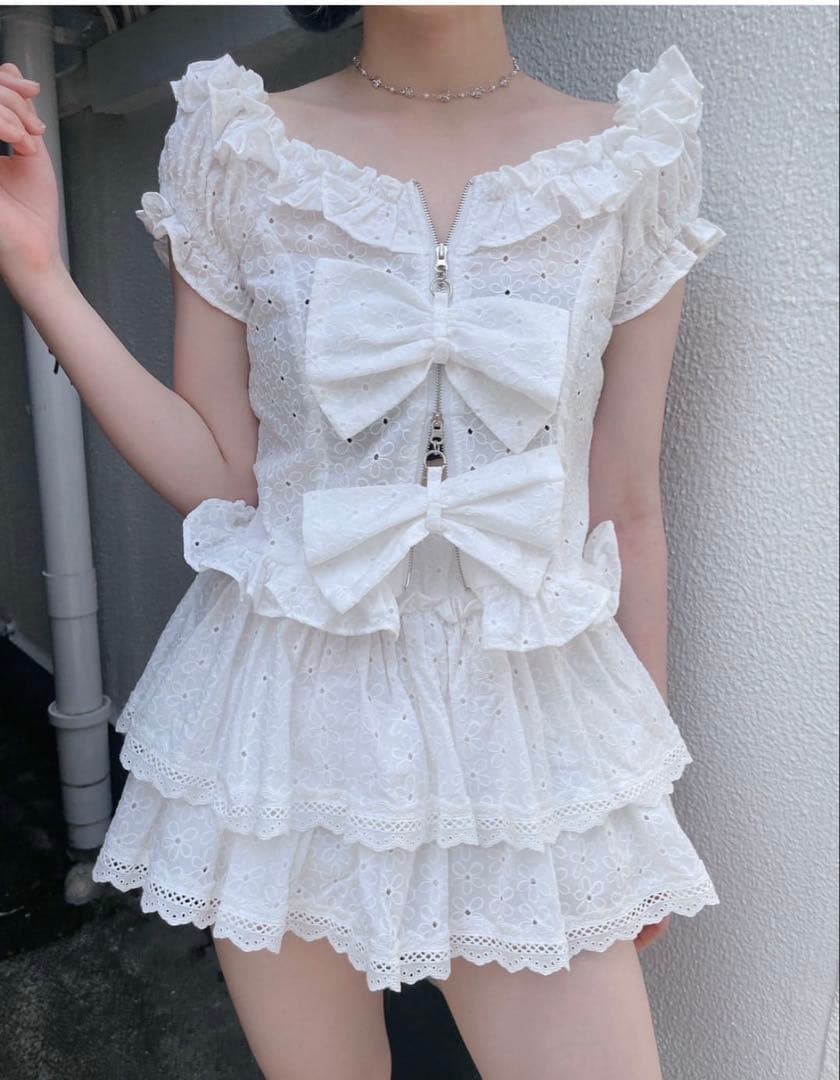 ジップリボントップス