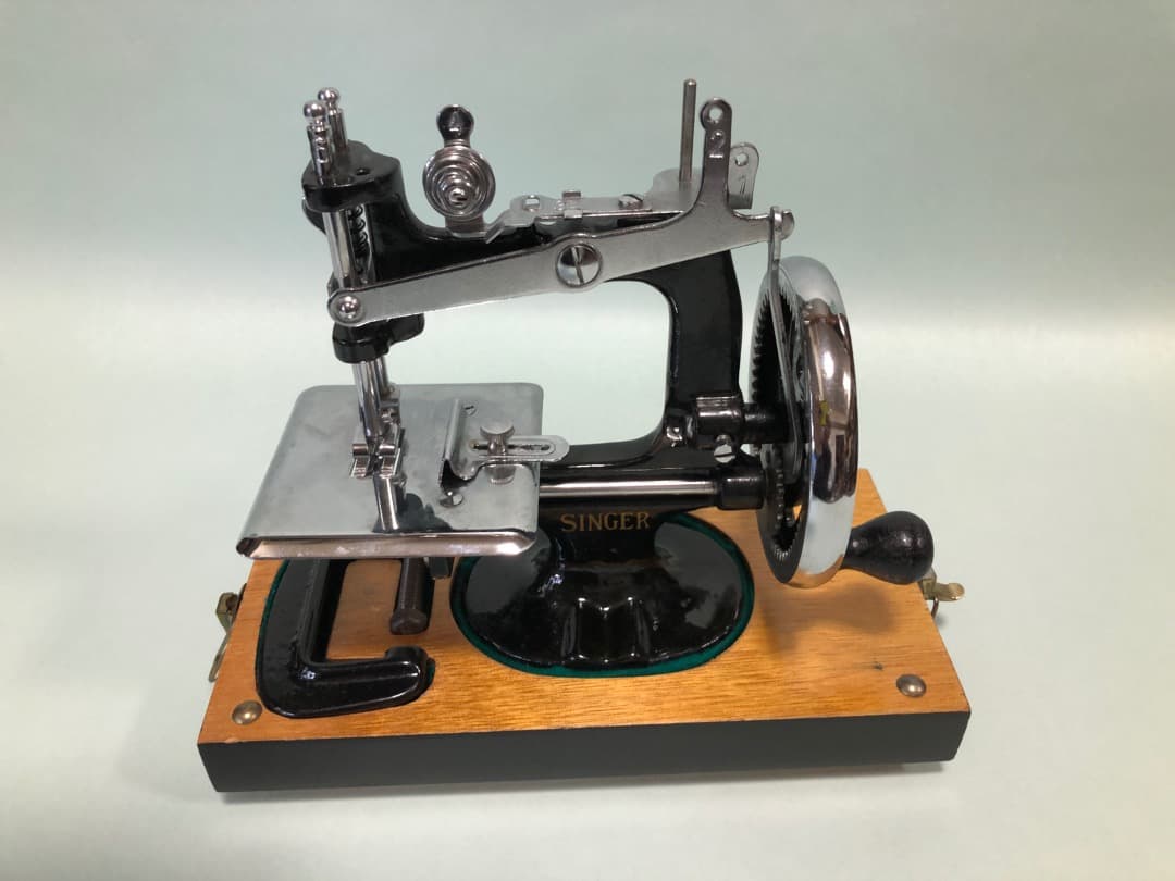 シンガー小型手回ミシン　アンティークミシン　 ヴィンテージ　美品