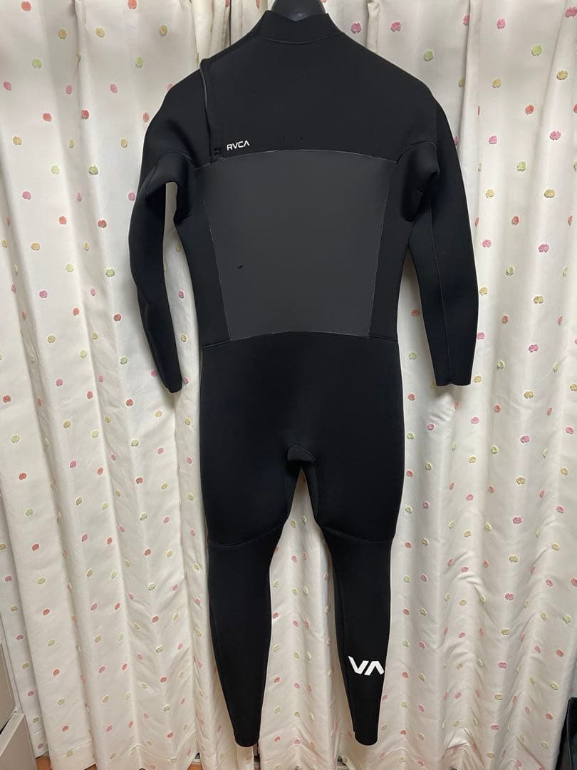 【最終価格】RVCA 4/3mm チェストジップ フルスーツ