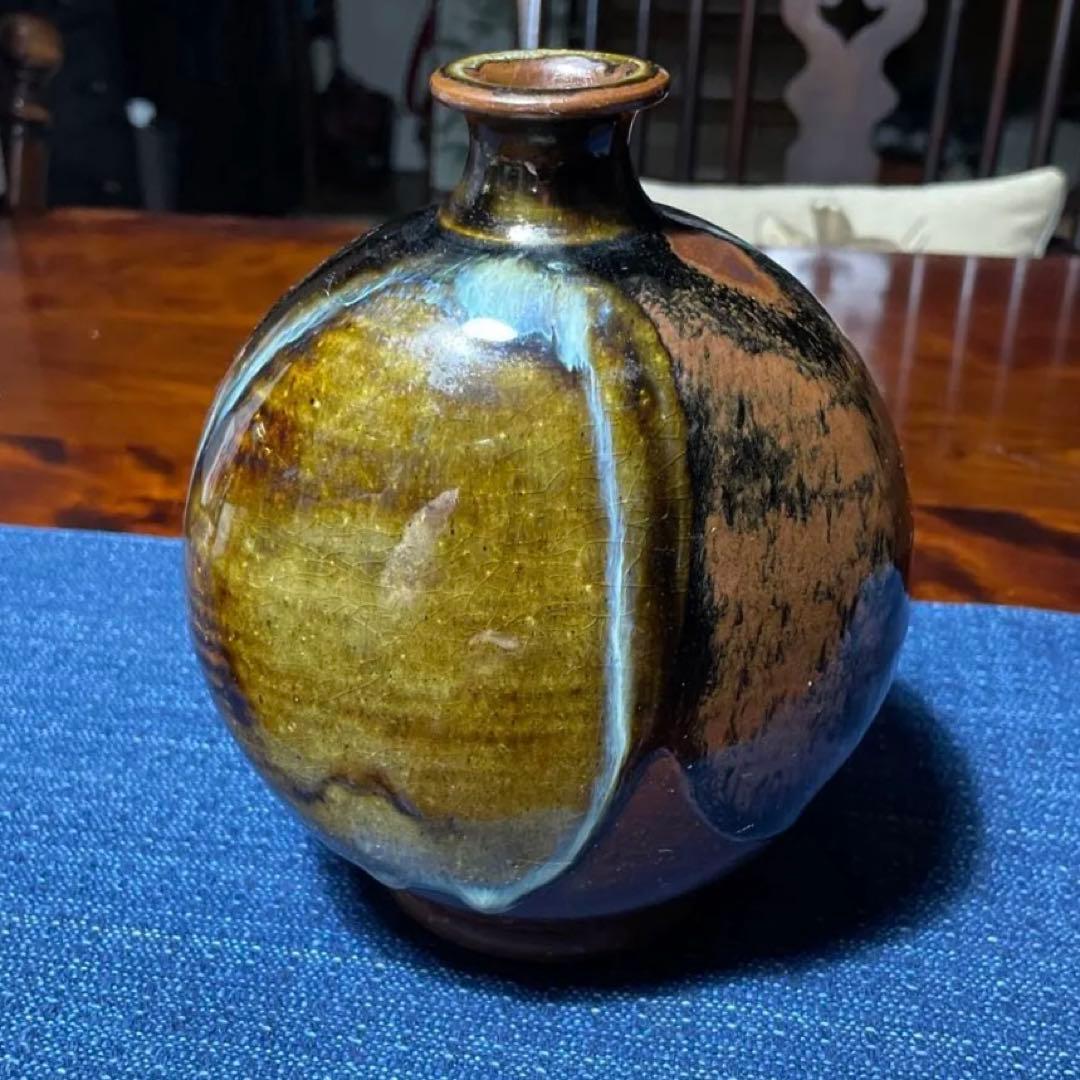 出西窯の手作り陶器ボトル 約15cm 茶色と金色