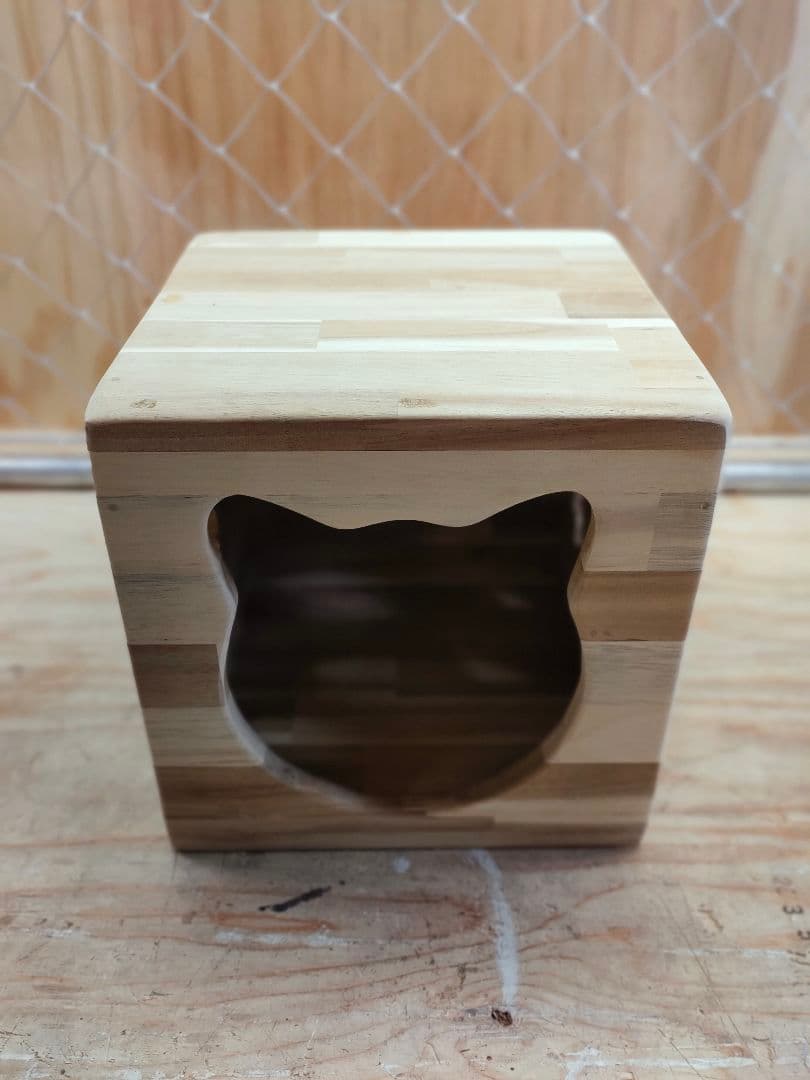 猫ちゃんの秘密基地　アカシア材　No,1　　猫ハウス
