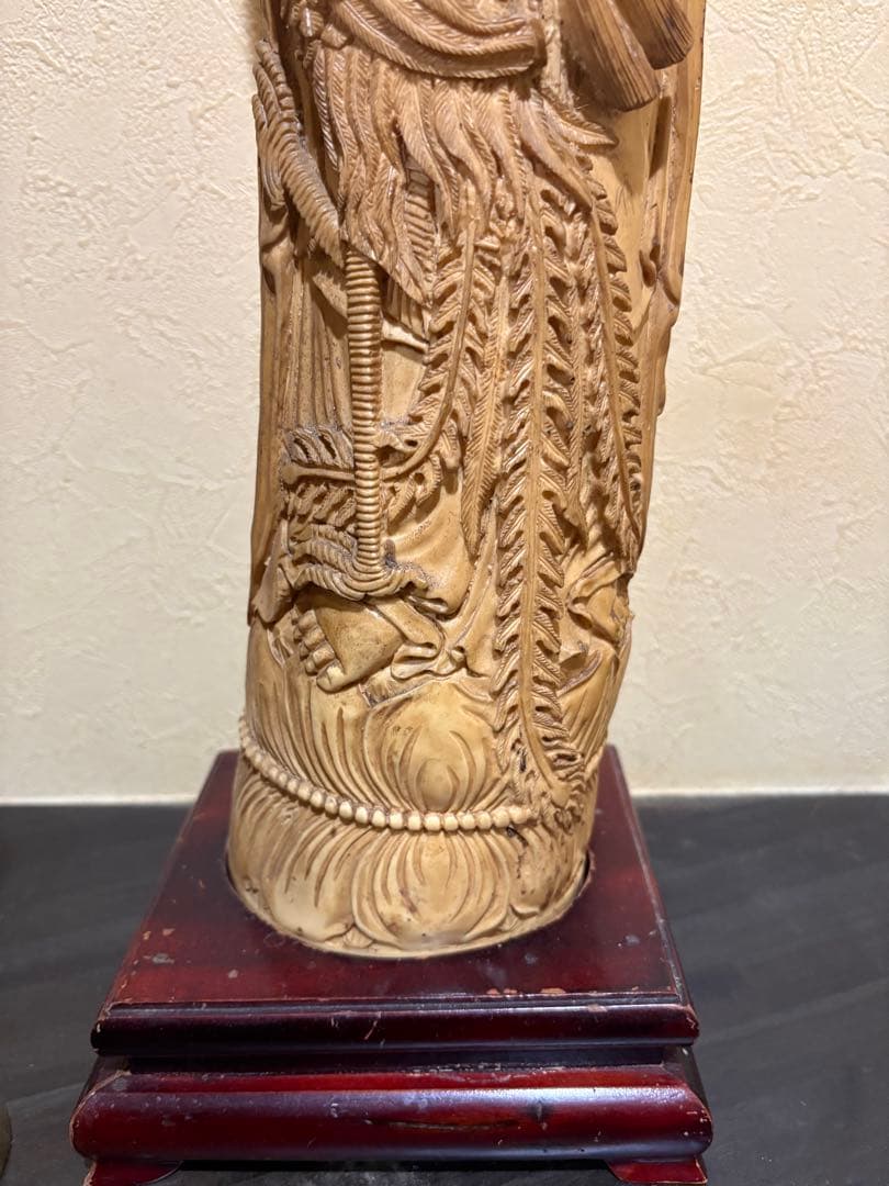 観音菩薩　観音像 龍座 仏像 菩薩　 置物 オブジェ 仏像 仏教美術　台座付き