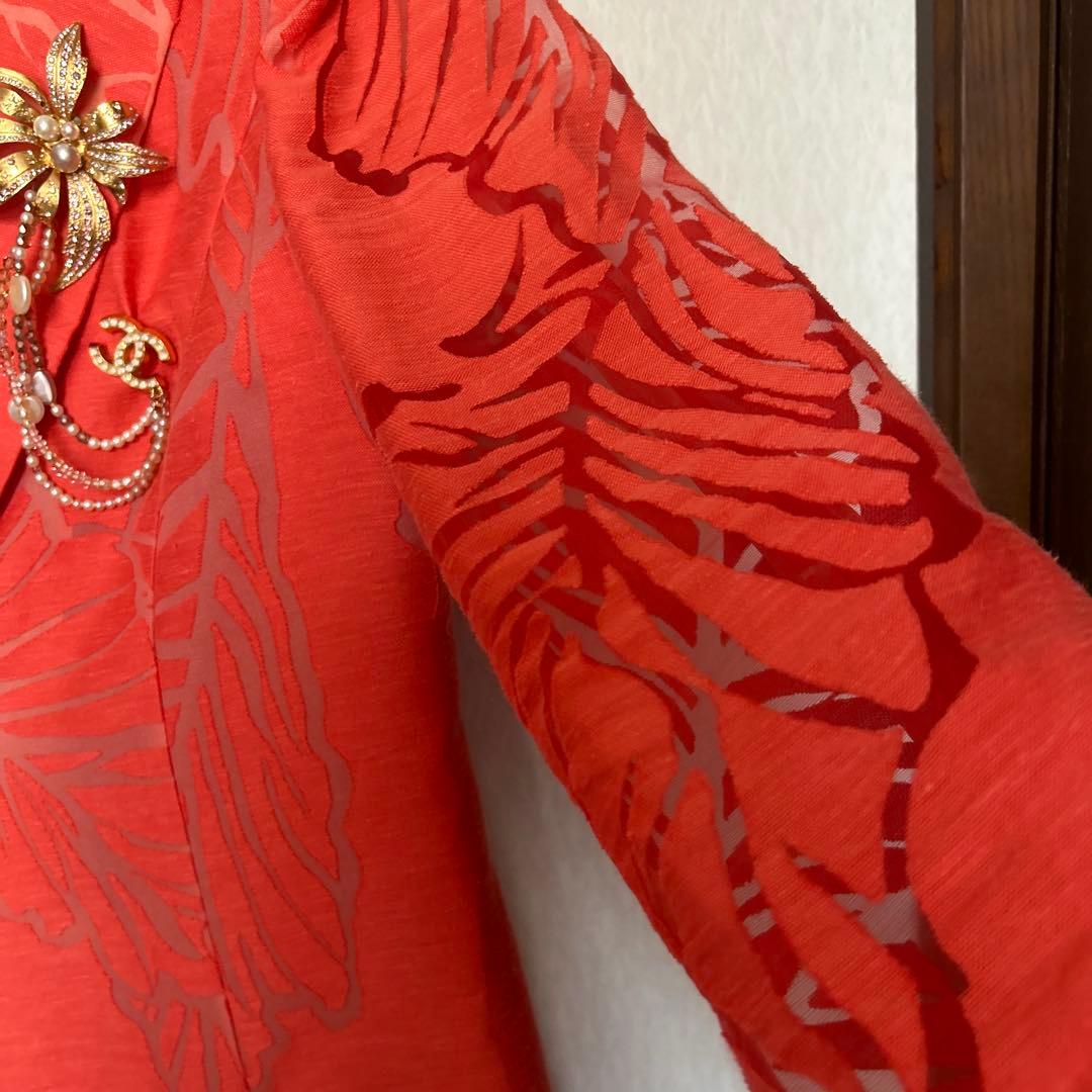 透かし織りの豪華なアンサンブルスーツ　オレンジ系