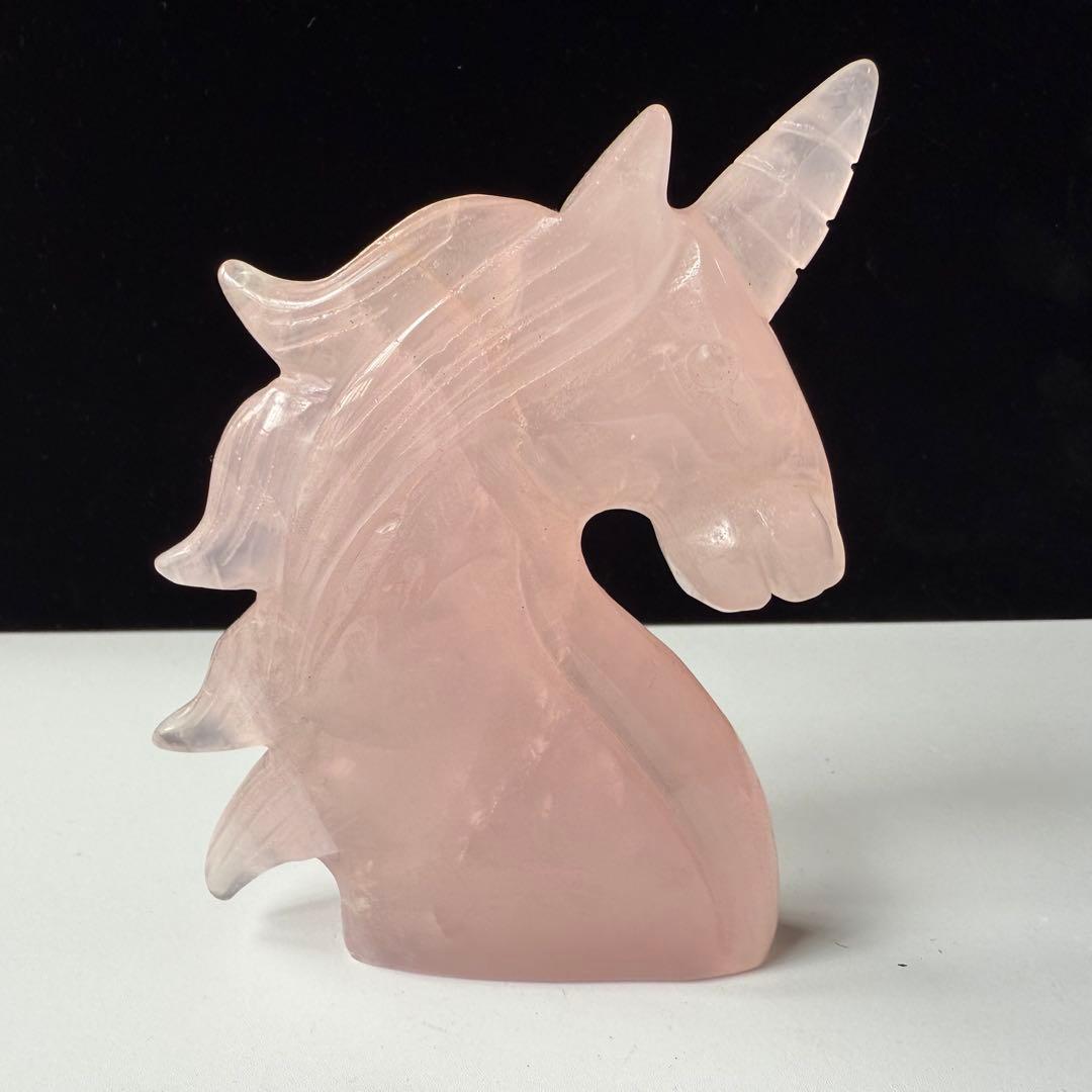 天然石ローズクォーツのユニコーン　置物　彫物NO.073102