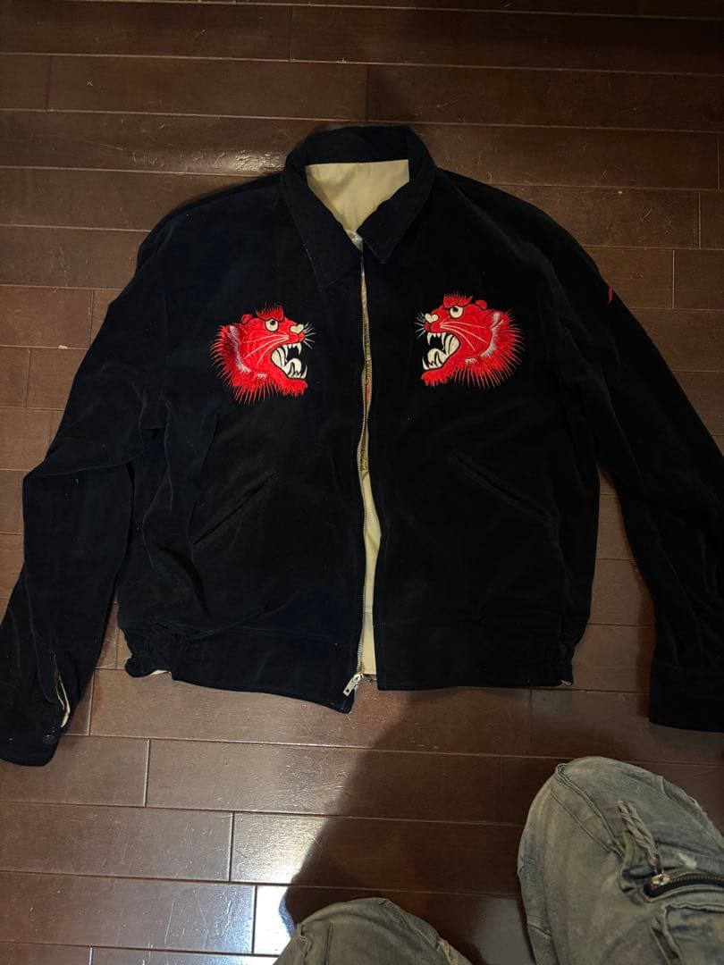 スカジャン 赤い虎と獅子刺繍　襟付き