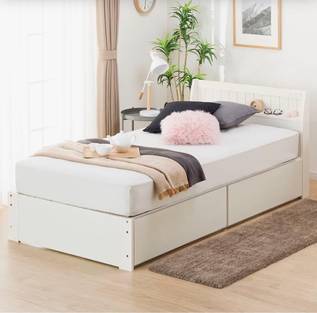 ニトリ　スピース４引出し付きWW