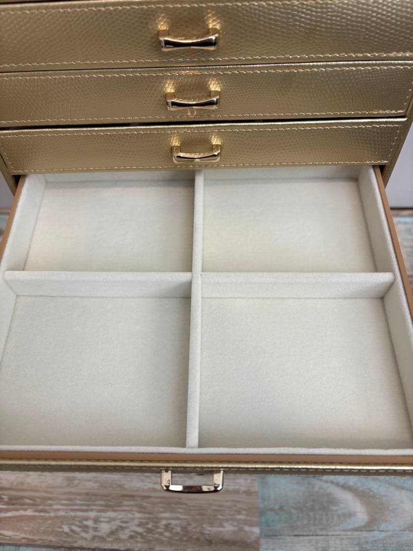 美品　ジュエリーボックス　10段　ゴールド　金アクセサリー　指輪　時計　腕時計