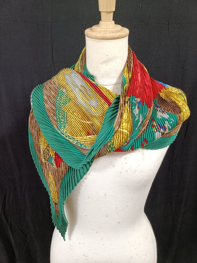 ★未使用級美品★エルメス　プリーツスカーフ　カレ　マルチカラー　シルク