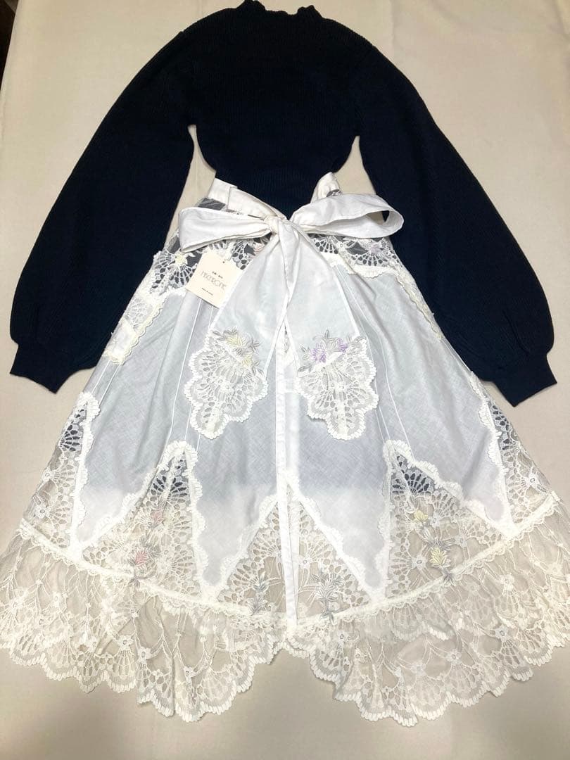 新品未使用さえら ヒスクローネ　レース エプロン ヴィンテージ