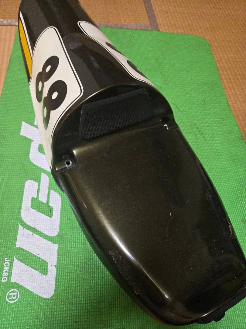 レオパルド　ゼファー1100用シングルシート