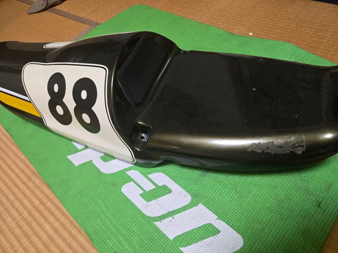 レオパルド　ゼファー1100用シングルシート