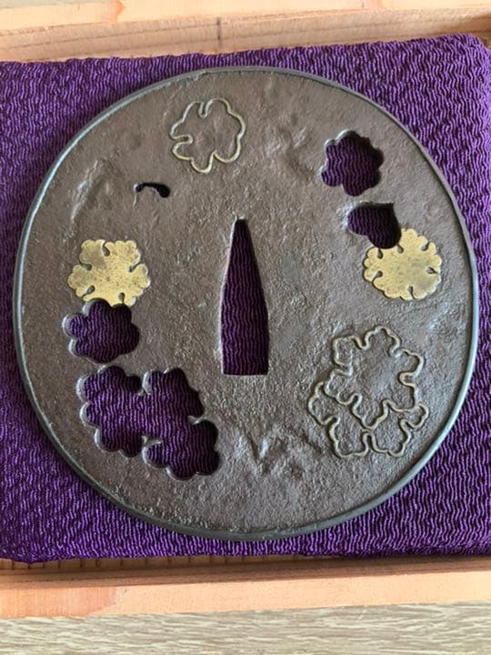 鍔　雪花紋　鉄鍔　赤銅覆輪