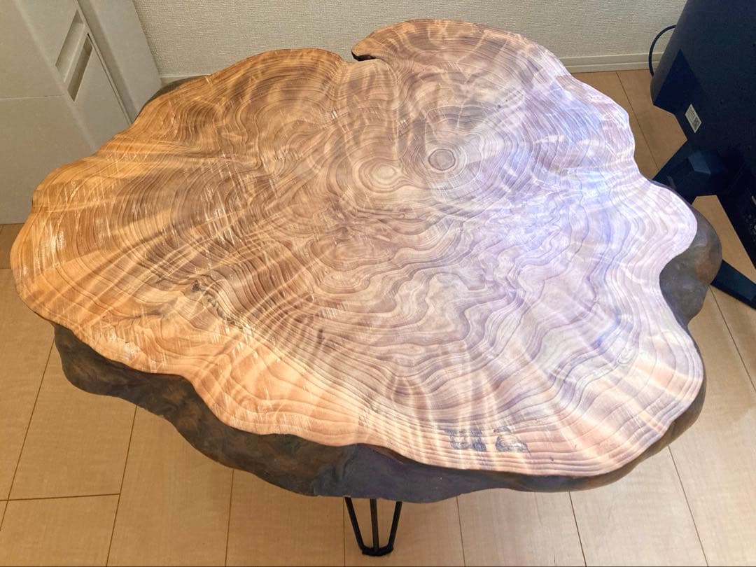 徳田製作所の輪切りの一枚板　コーヒーテーブル