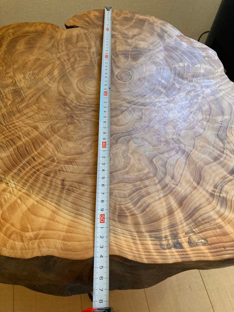 徳田製作所の輪切りの一枚板　コーヒーテーブル