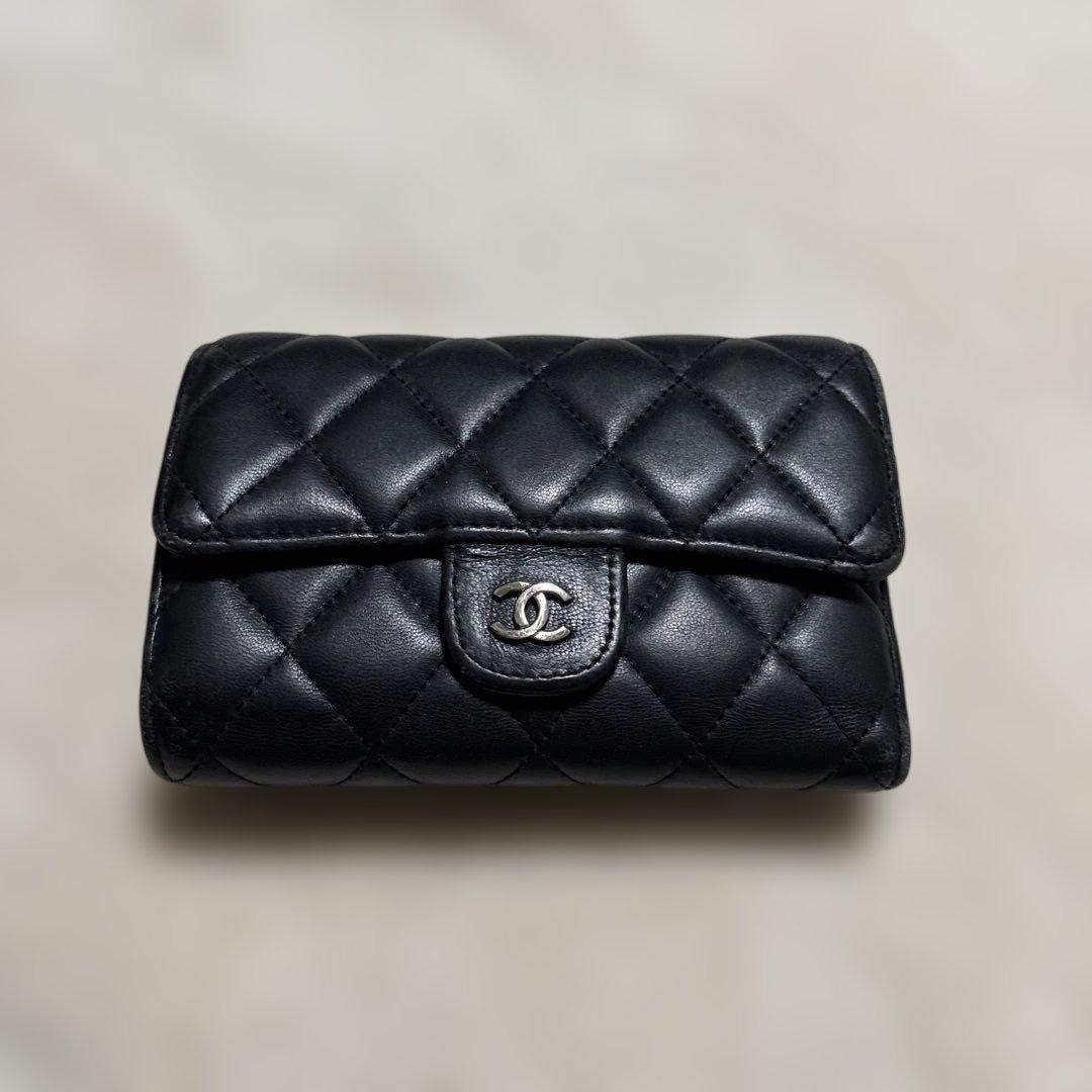 **CHANEL 三つ折り財布 ブラック キルティング**