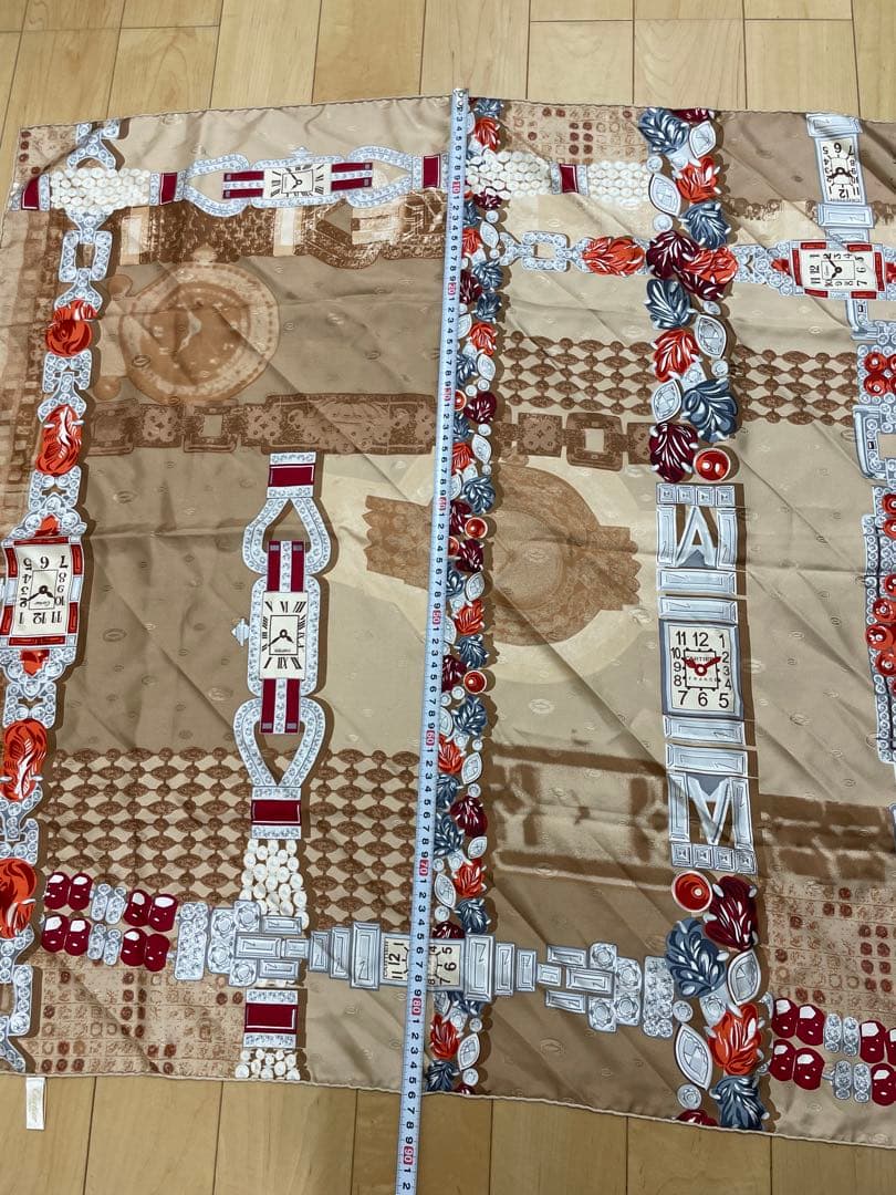 Cartier シルクスカーフ 時計デザイン ベージュ