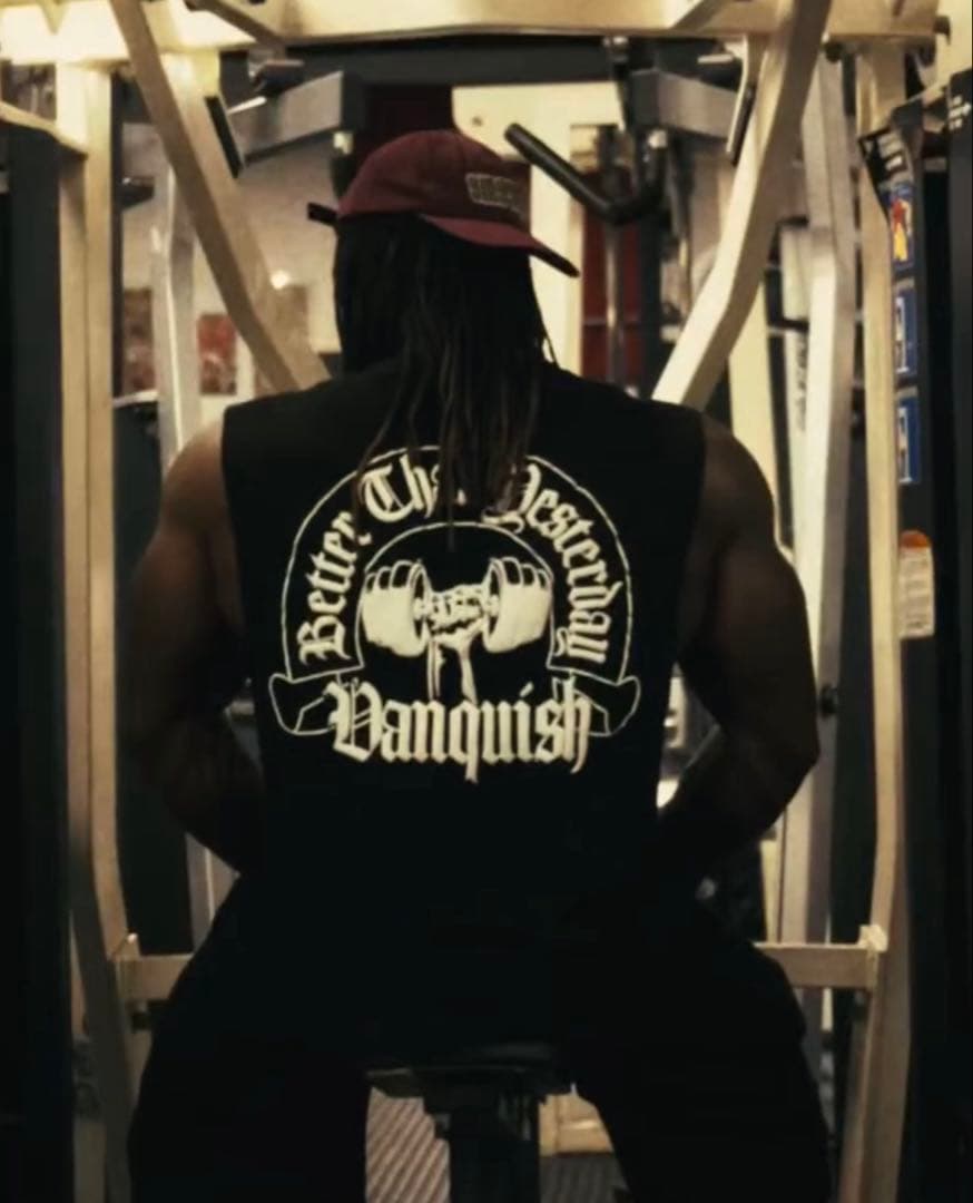 vanquish fitnessノースリーブ　タンクトップ 2枚セット