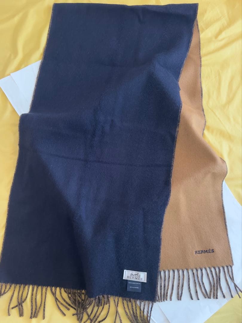 HERMÉS リバーシブルマフラー ネイビー/ブラウン 未使用品となります。