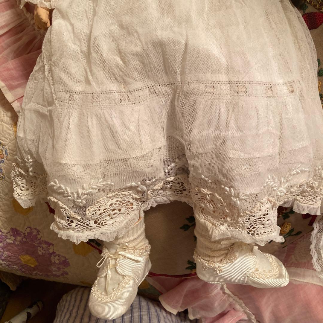 コンポディションドール白いレース付きドレス