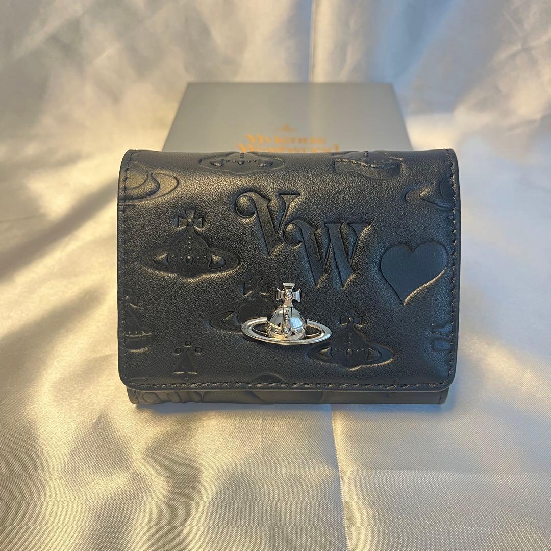 新品 Vivienne Westwood 黒ヴィヴィアン柄 三つ折り財布 大人気