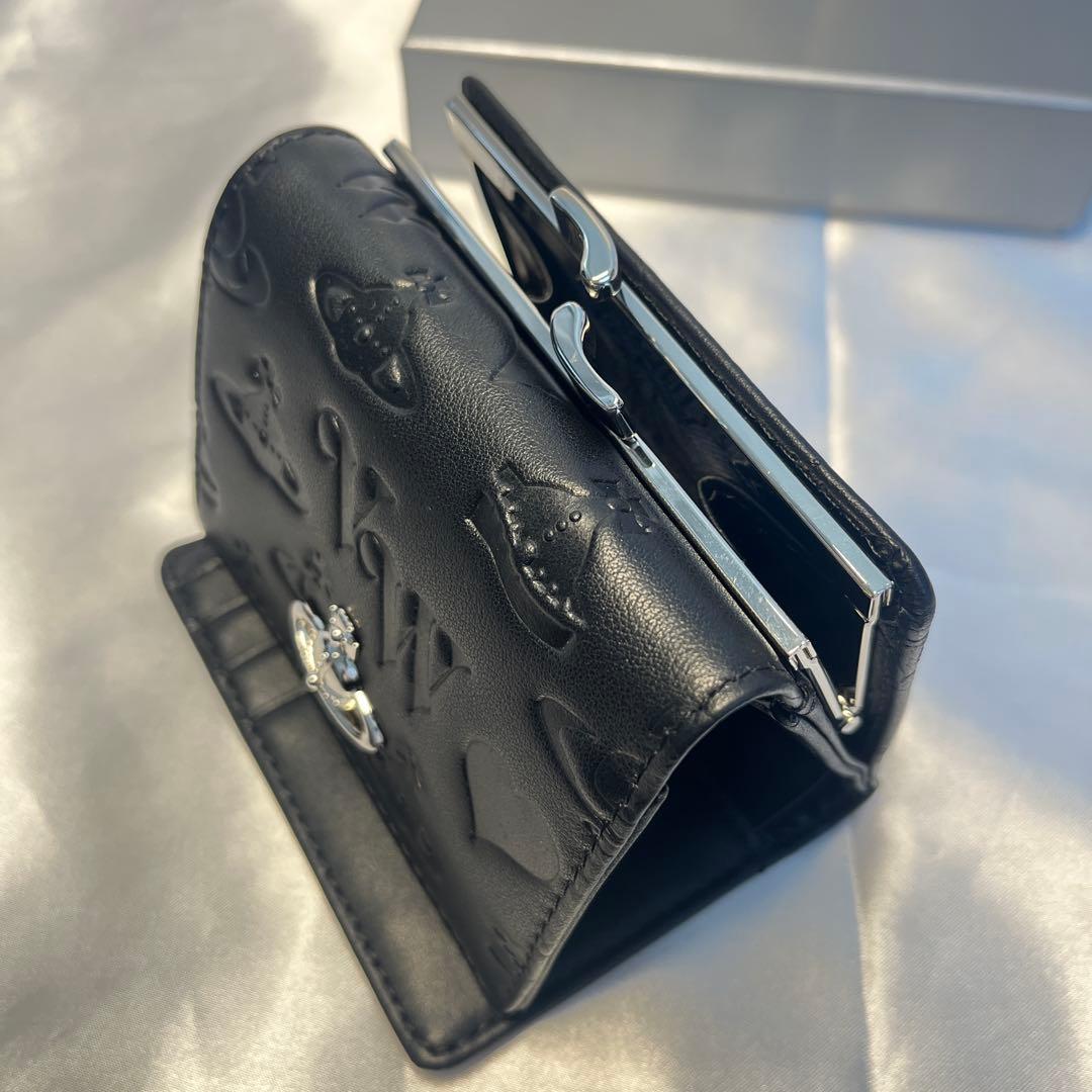 新品 Vivienne Westwood 黒ヴィヴィアン柄 三つ折り財布 大人気