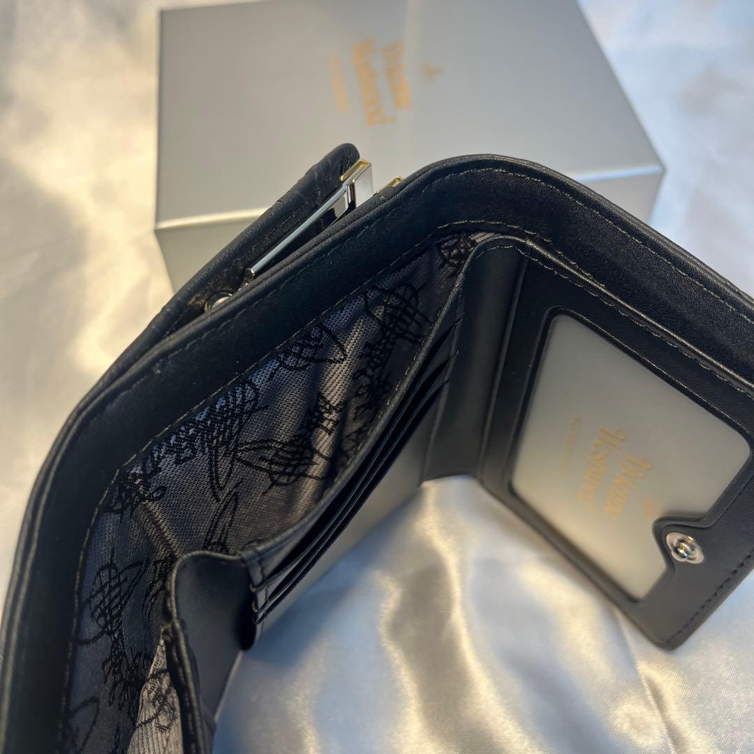 新品 Vivienne Westwood 黒ヴィヴィアン柄 三つ折り財布 大人気
