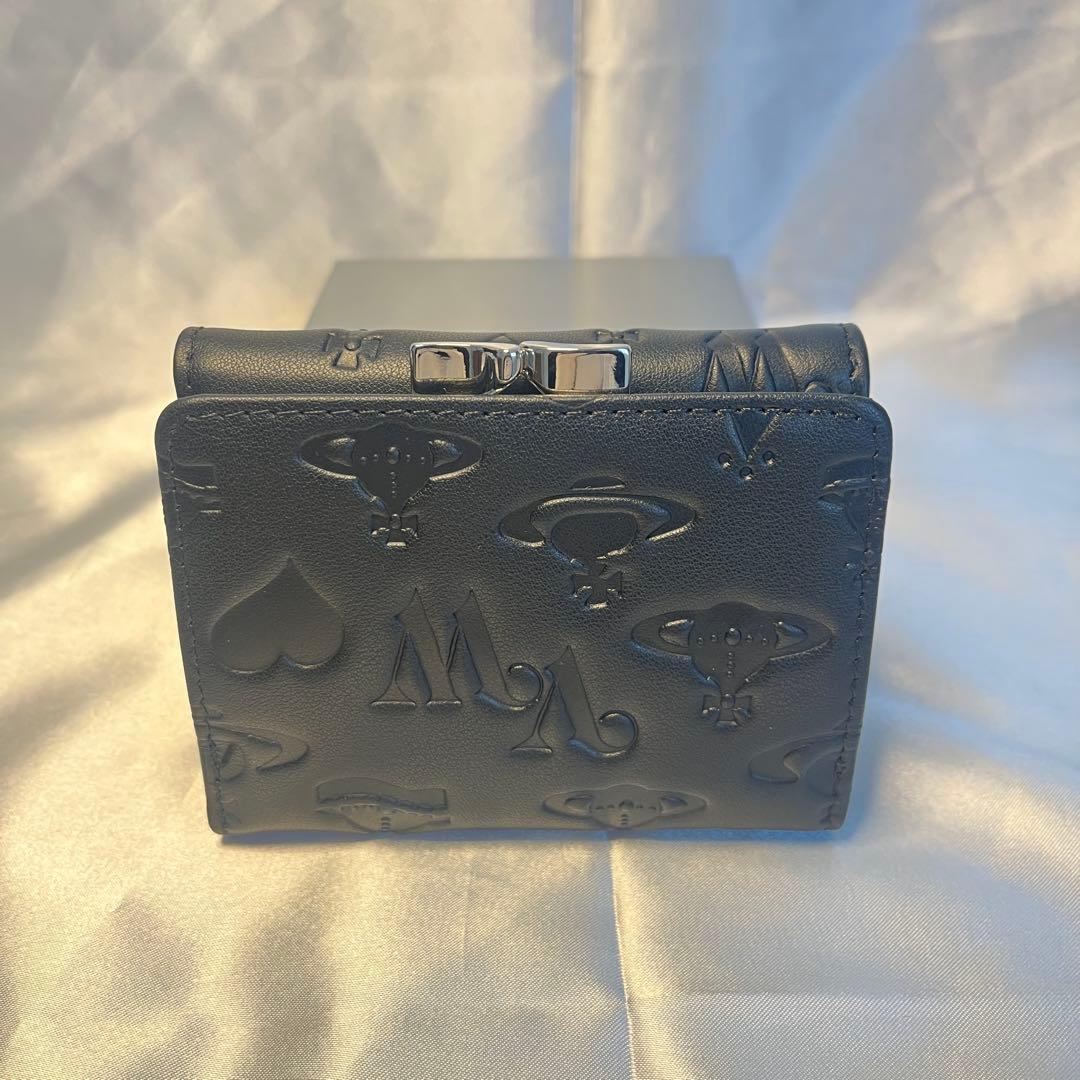 新品 Vivienne Westwood 黒ヴィヴィアン柄 三つ折り財布 大人気
