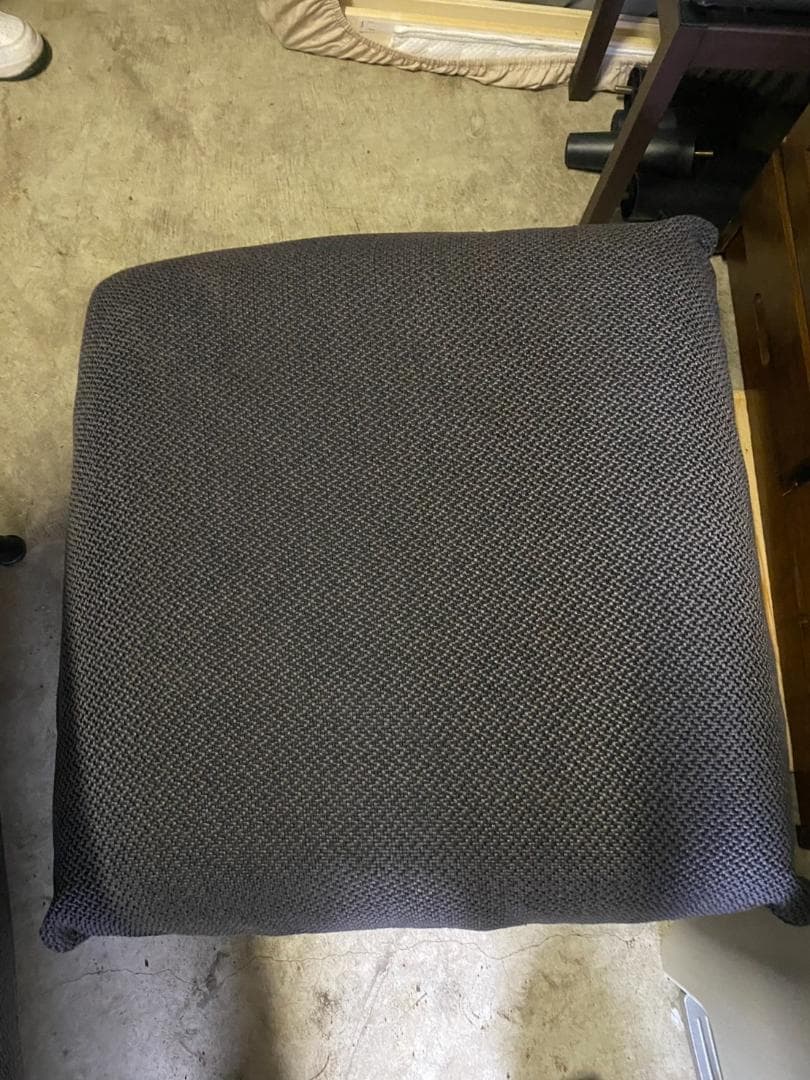 HUKLA　フクラ　ダークグレー 布製オットマン 正方形